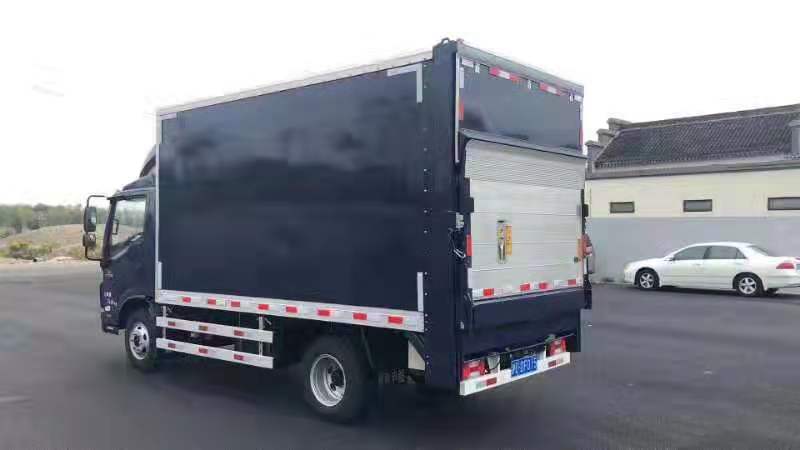 垂直升降汽車尾(wěi)闆