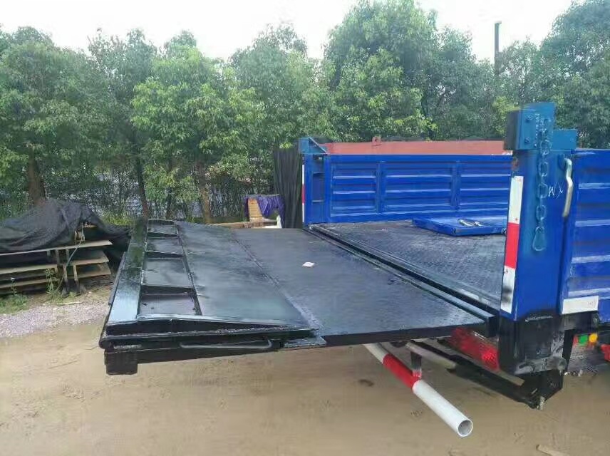 折(shé)疊式汽車尾闆