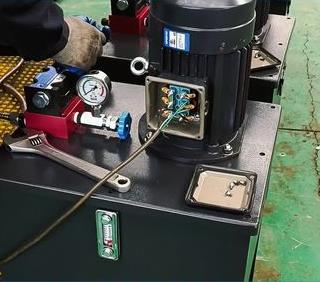 國(guó)立液壓，重注安(an)全生産意識，用(yòng)心生産