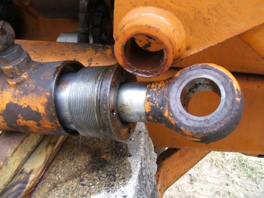 裝載機活(huó)塞杆的拆卸(xie)步驟拆下密(mi)封件圖